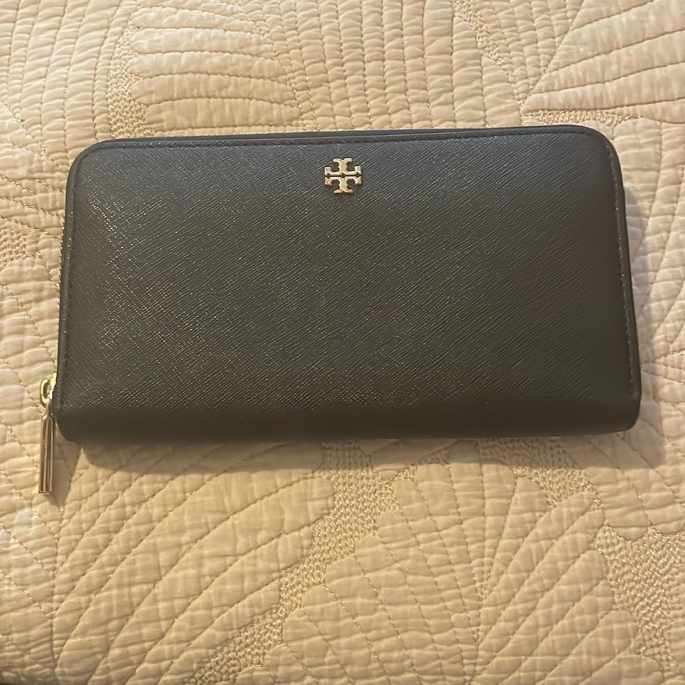 Tory Burch Black Emerson Saffiano Continental Zippered Wallett
